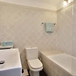 펜션 Beachfront Townhouse With Spectacular Seaview *