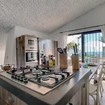 펜션 Beachfront Townhouse With Spectacular Seaview *