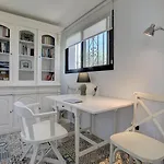 펜션 Beachfront Townhouse With Spectacular Seaview *