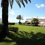 Beachfront Townhouse With Spectacular Seaview 펜션 에스테포나