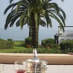 Beachfront Townhouse With Spectacular Seaview 펜션 에스테포나