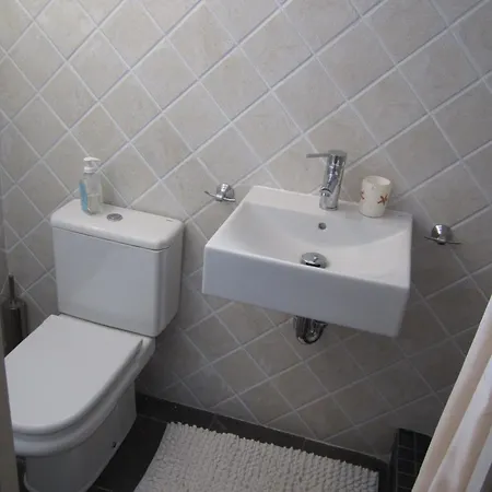 بيت للعطل Beachfront Townhouse With Spectacular Seaview