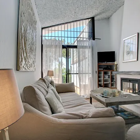 בית נופש Beachfront Townhouse With Spectacular Seaview *