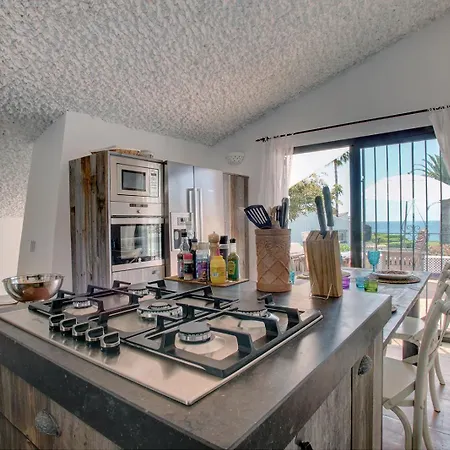 בית נופש Beachfront Townhouse With Spectacular Seaview *