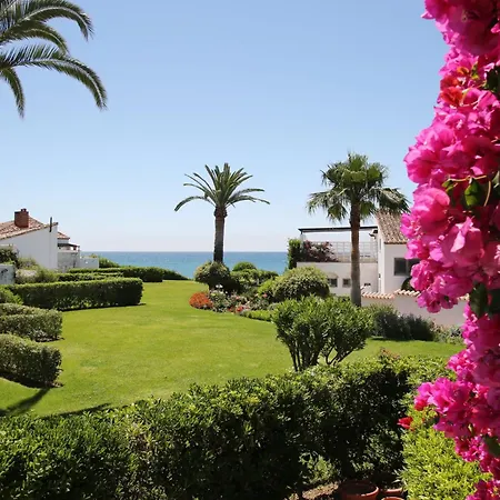 Beachfront Townhouse With Spectacular Seaview