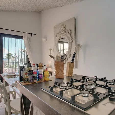 Beachfront Townhouse With Spectacular Seaview *