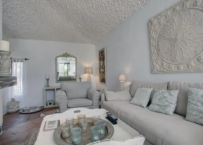 Beachfront Townhouse With Spectacular Seaview *