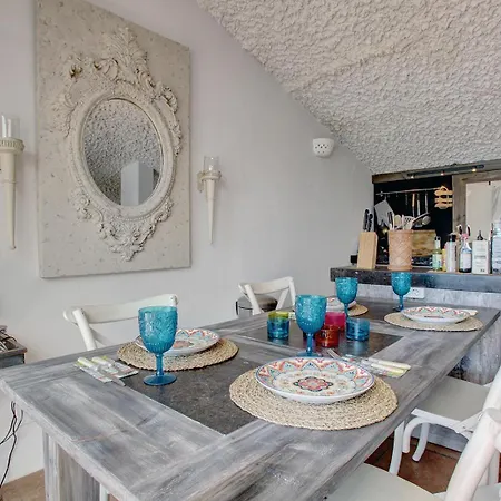 Beachfront Townhouse With Spectacular Seaview エステポナ