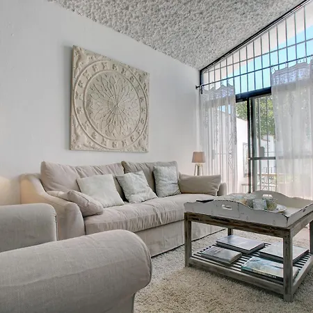 Beachfront Townhouse With Spectacular Seaview