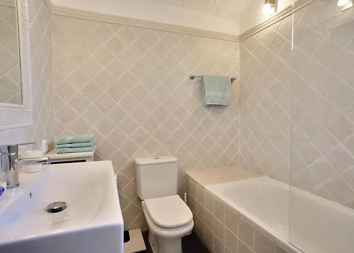 Vakantiehuis Beachfront Townhouse With Spectacular Seaview *