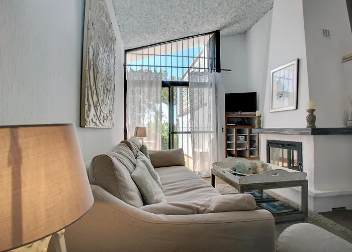 Vakantiehuis Beachfront Townhouse With Spectacular Seaview *